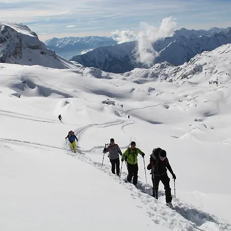 Superior Tiroler Madl * اشنكريش